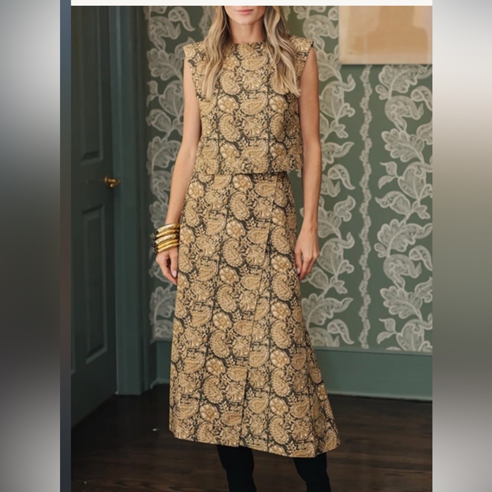 Julia Amory Slim Shell Loon Paisley Print Small BNWT $148
